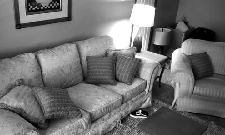 cropped-Couch_bw.jpg